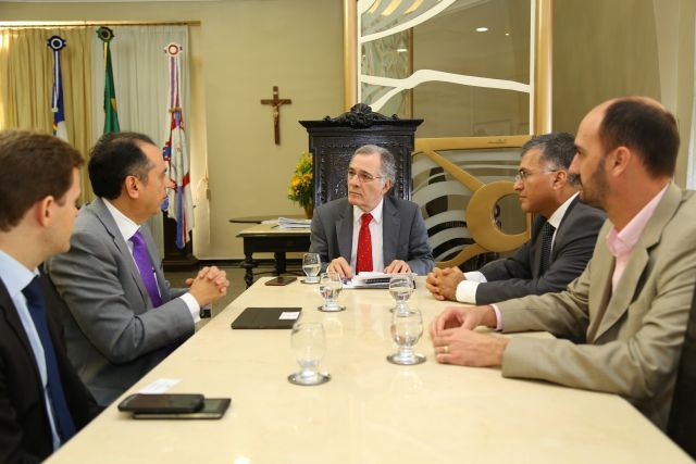 O presidente da Copergás, Décio Padilha, propôs parcerias ao presidente do TJPE, Leopoldo Raposo.