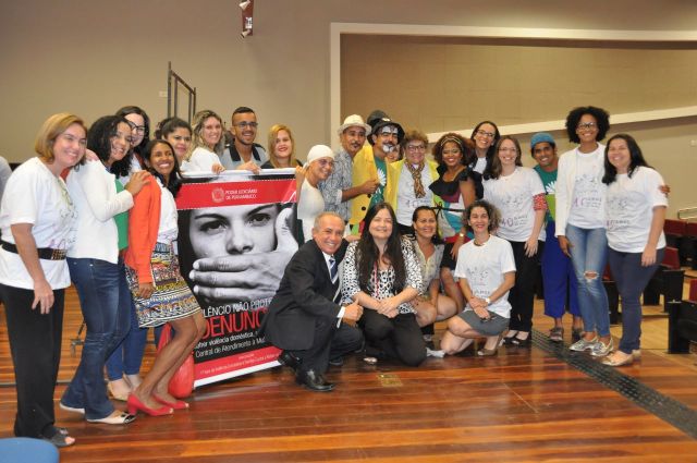 Equipes organizadoras do evento, no Recife, reunidas em auditório