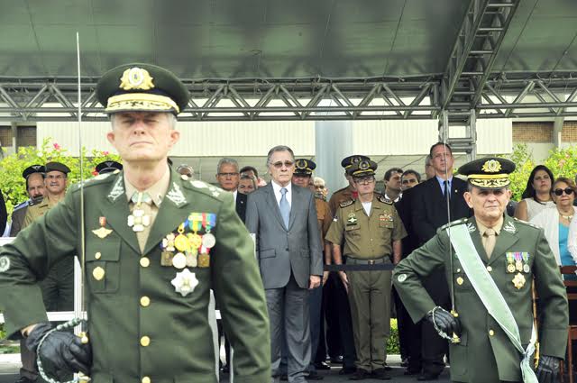 Presidente do TJPE prestigia a troca do comando da 7ª Região Militar 