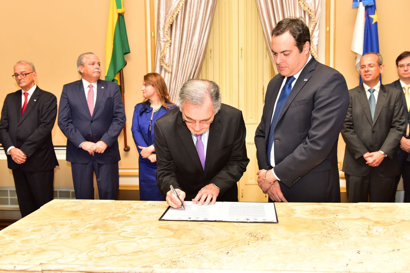 O presidente do TJPE, desembargador Leopoldo Raposo, durante a assinatura do termo de cooperação técnica