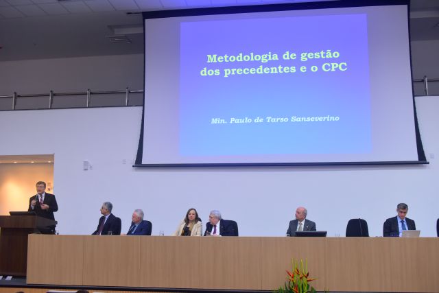 Ministro do STJ, Paulo de Tarso Sanseverino profere a palestra no auditório da Esmape
