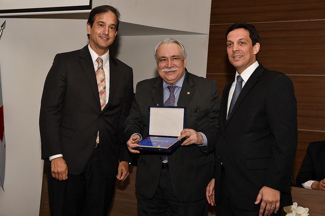 Presidente da OAB-PE, Ronnie Duarte; diretor-geral da Esmape TJPE, desembargador Jones Figueirêdo; e presidente da ESA-PE, Carlos Neves