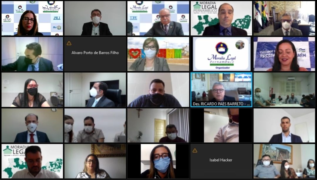 Mosaico virtual com os participantes do programa