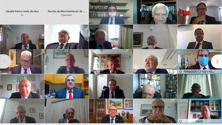 Mosaico de uma videoconferência com participantes de uma reunião