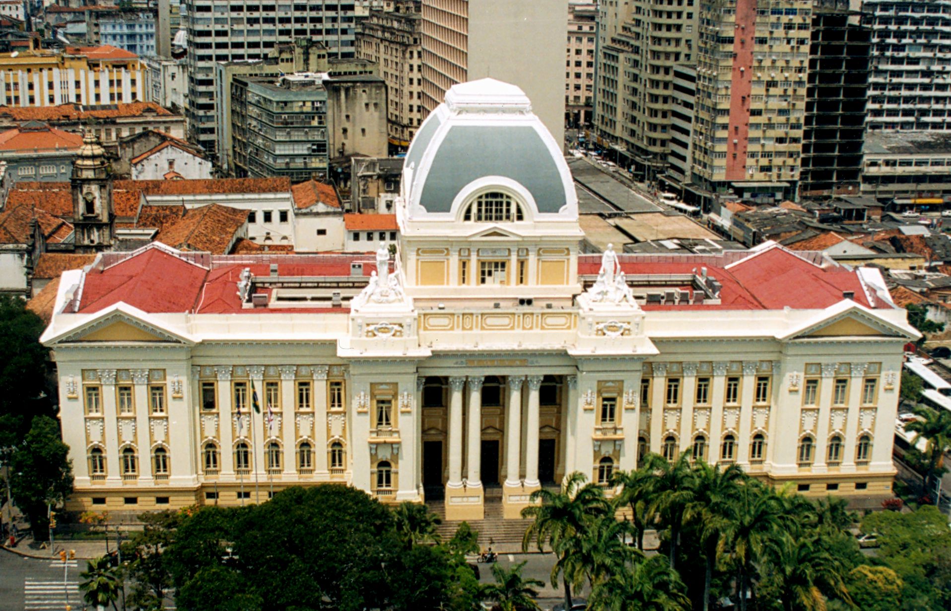 Imagem aérea do Palácio da Justiça, situado no bairro de Santo Antônio