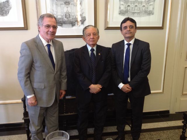 Presidente do TJPE, Leopoldo Raposo, recebe visita do ex-ministro Demócrito Reinaldo