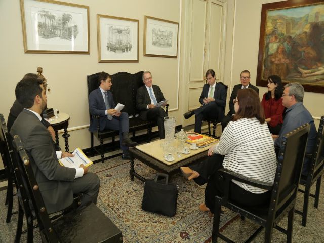 O presidente do TJPE, Leopoldo Raposo, convocou a reunião para tratar do tema
