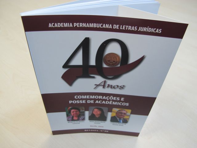 capa do livro da APLJ com destaque para o numeral 40, que representa a idade da Academia
