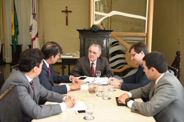 A reunião do presidente do TJPE, desembargador Leopoldo Raposo, com o presidente da OAB-PE, Ronnie Preuss, foi no Palácio da Justiça