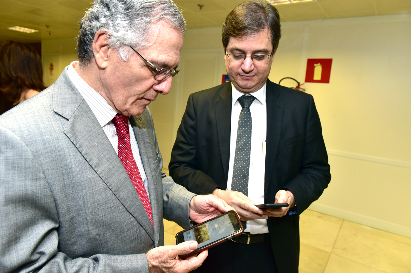 Magistrados utilizam wi-fi do Fórum Rodolfo Aureliano