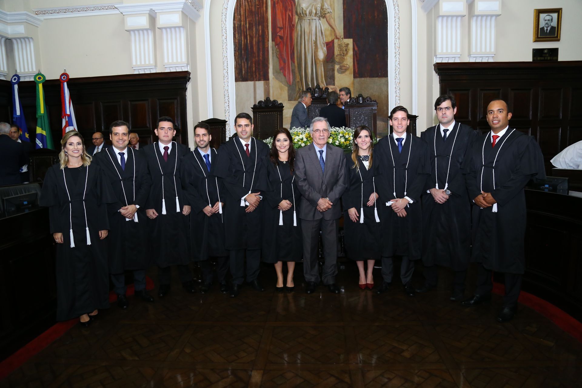 Novos juízes com o desembargador Leopoldo Raposo