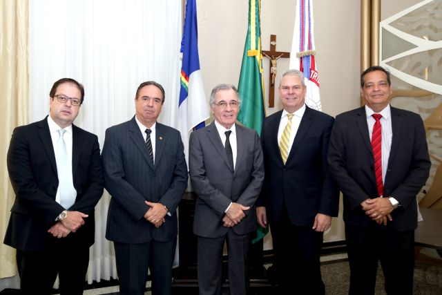 Desembargadores Stênio Neiva, Agenor Ferreira, Leopoldo Raposo, Erik Simões e Humberto Vasconcelos