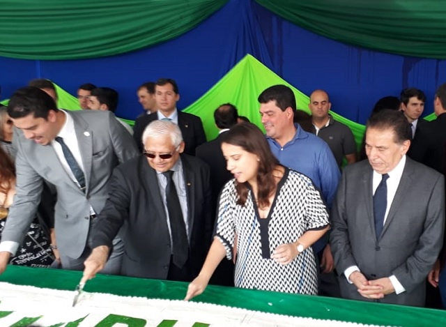 Presidente do TJPE e prefeita de Caruaru cortam bolo de aniversário da cidade