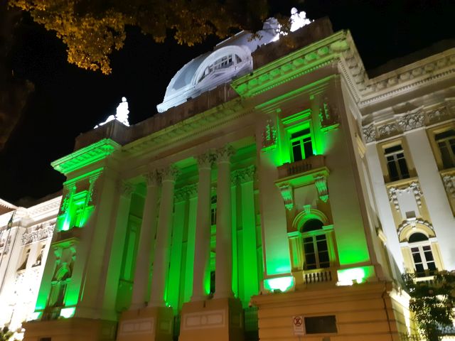 Fachada do Palácio da Justiça em cor verde