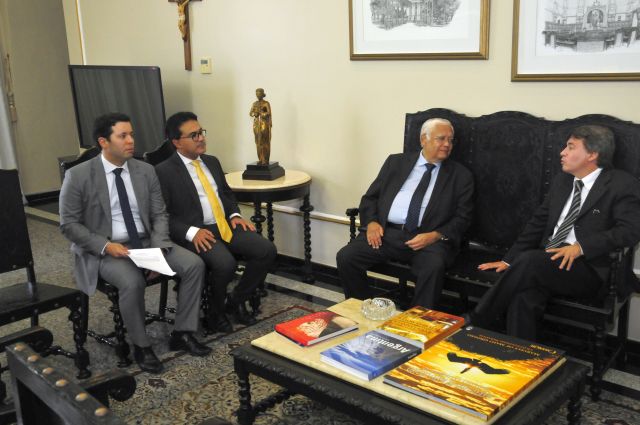 Juiz Ígor Rêgo, juiz Gleydson Lima, desembargador Adalberto de Oliveira Melo e juiz Emanuel Bonfim sentados lado a lado