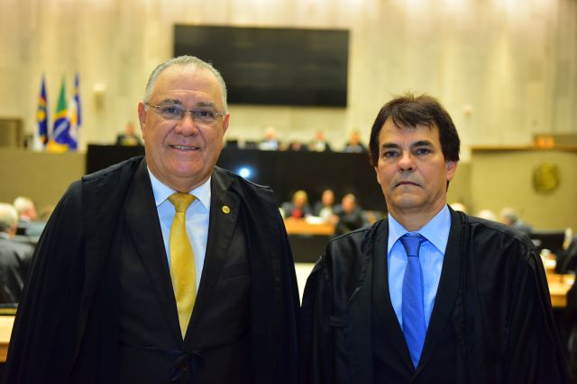 Desembargadores Frederico Neves e Carlos Moraes lado a lado