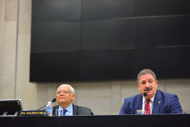 Presidente do TJPE, desembargador Adalberto de Oliveira Melo; e presidente da Alepe, deputado Eriberto Medeiros