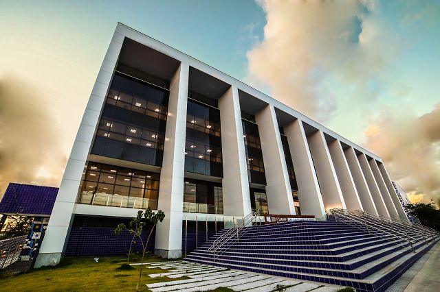 Fachada do prédio da Escola Judicial - Esmape/TJPE, localizada na ilha Joana Bezerra