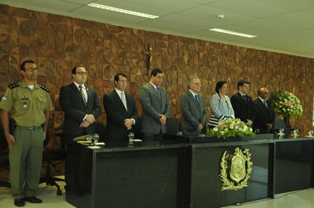 Mesa de honra composta por representantes de diversas instituições