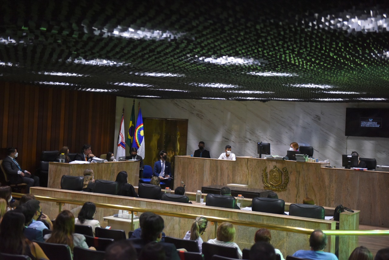 Visão panorâmica de uma sessão de Tribunal de Júri no Recife