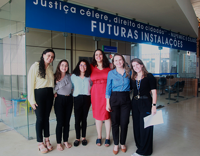Professora Dra Wanilza Fortuna e as estudantes de Direito da UPE com as servidoras Cleide Farias e Marcela Guerra