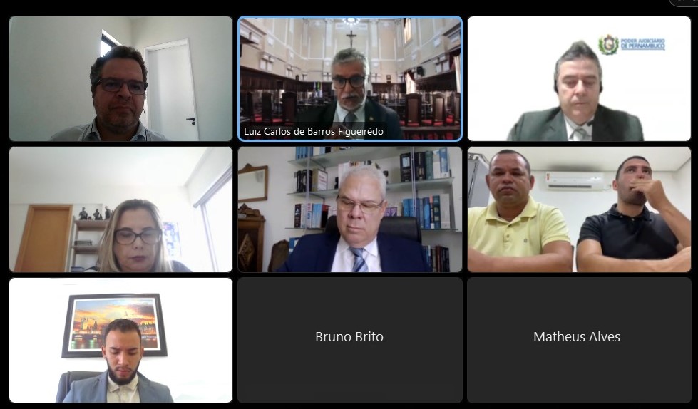 Videoconferência de Instalação da Casa de Justiça e Cidadania na cidade de Joaquim Nabuco. Imagem mostra nove telas com pessoas diferentes compartilhando o vídeo.