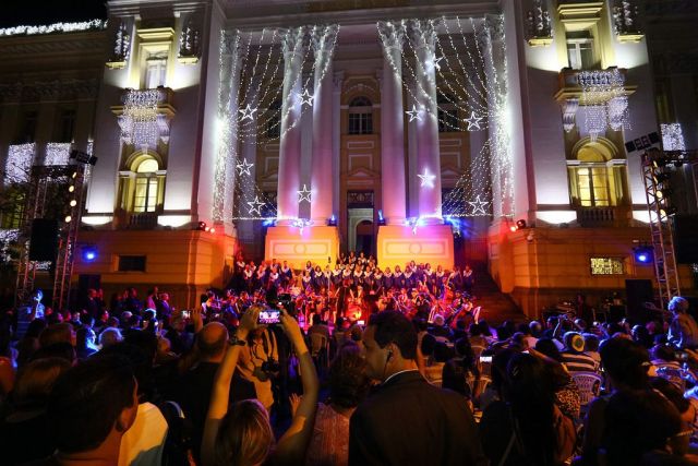 Fachada do Palácio da Justiça iluminada para a Cantata 2016