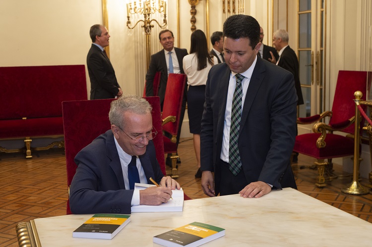 Lançamento de livro no Salão Nobre do Palácio da Justiça