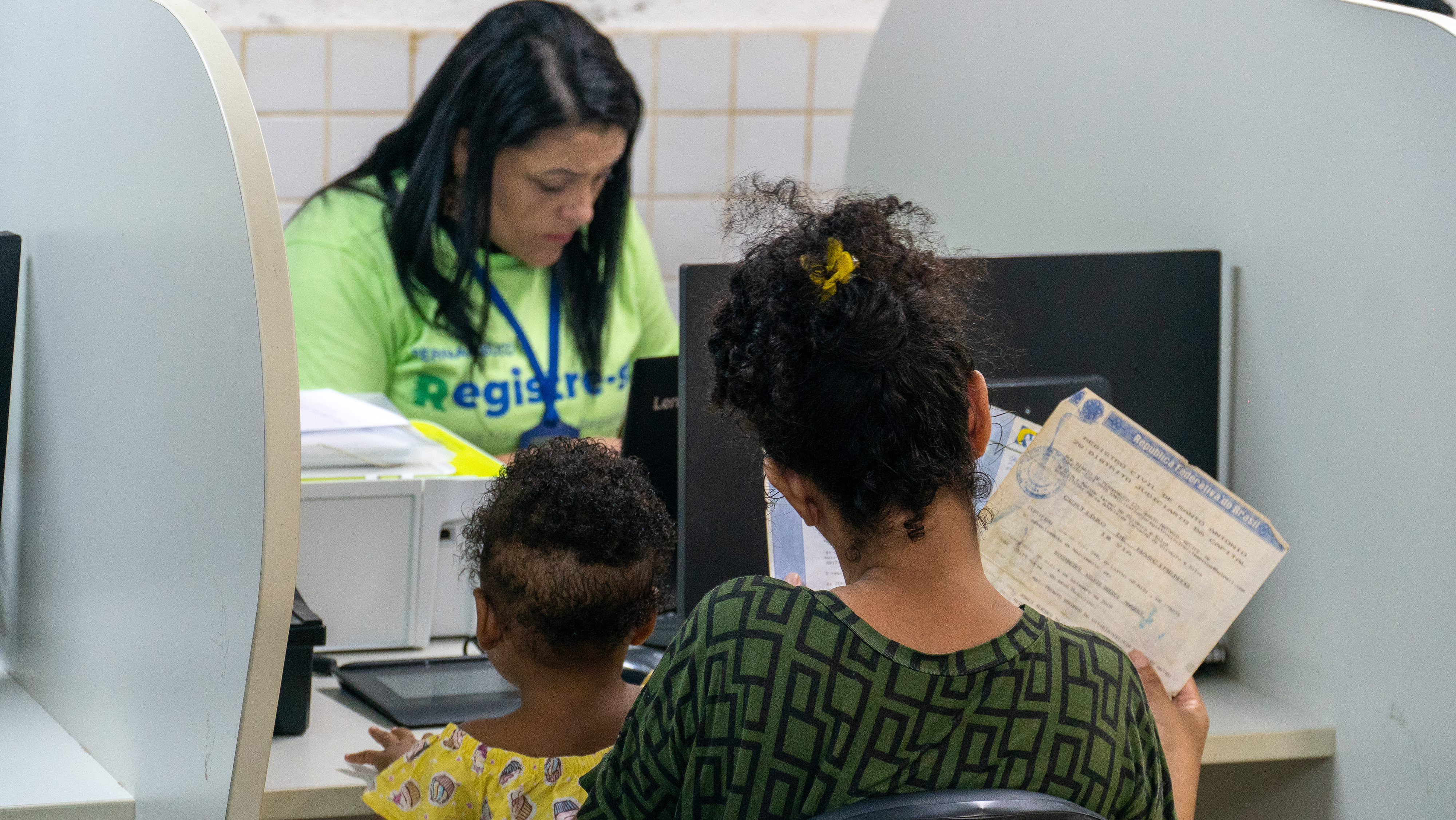 Mulher atendida durante a Semana Nacional do Registro Civil - Registre-se! no Recife.