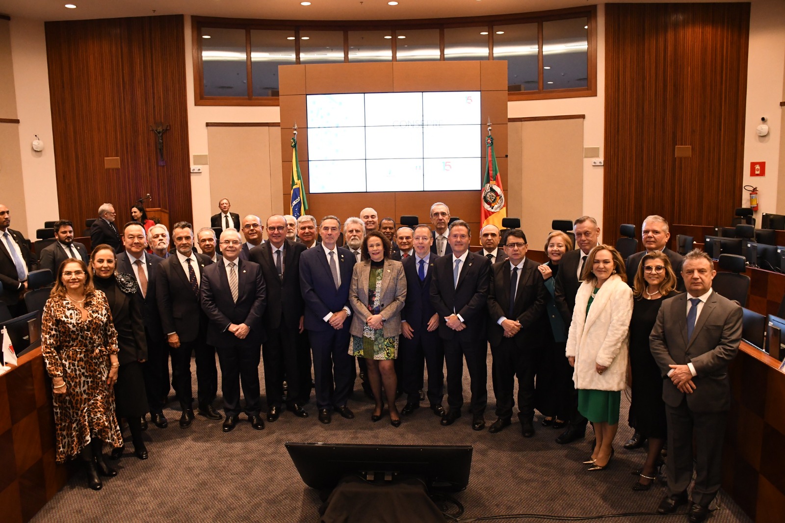 Desembargador Ricardo Paes Barreto ao lado de presidentes e representantes dos Tribunais brasileiros na abertura do 7º Encontro do Consepre