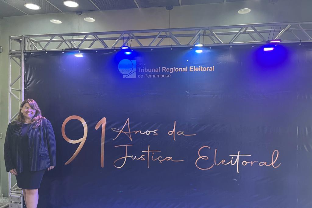 Juíza assessora especial da CGJ-PE, Roberta Jardim, na comemoração dos 91 anos do Tribunal Regional Eleitoral de Pernambuco. 
