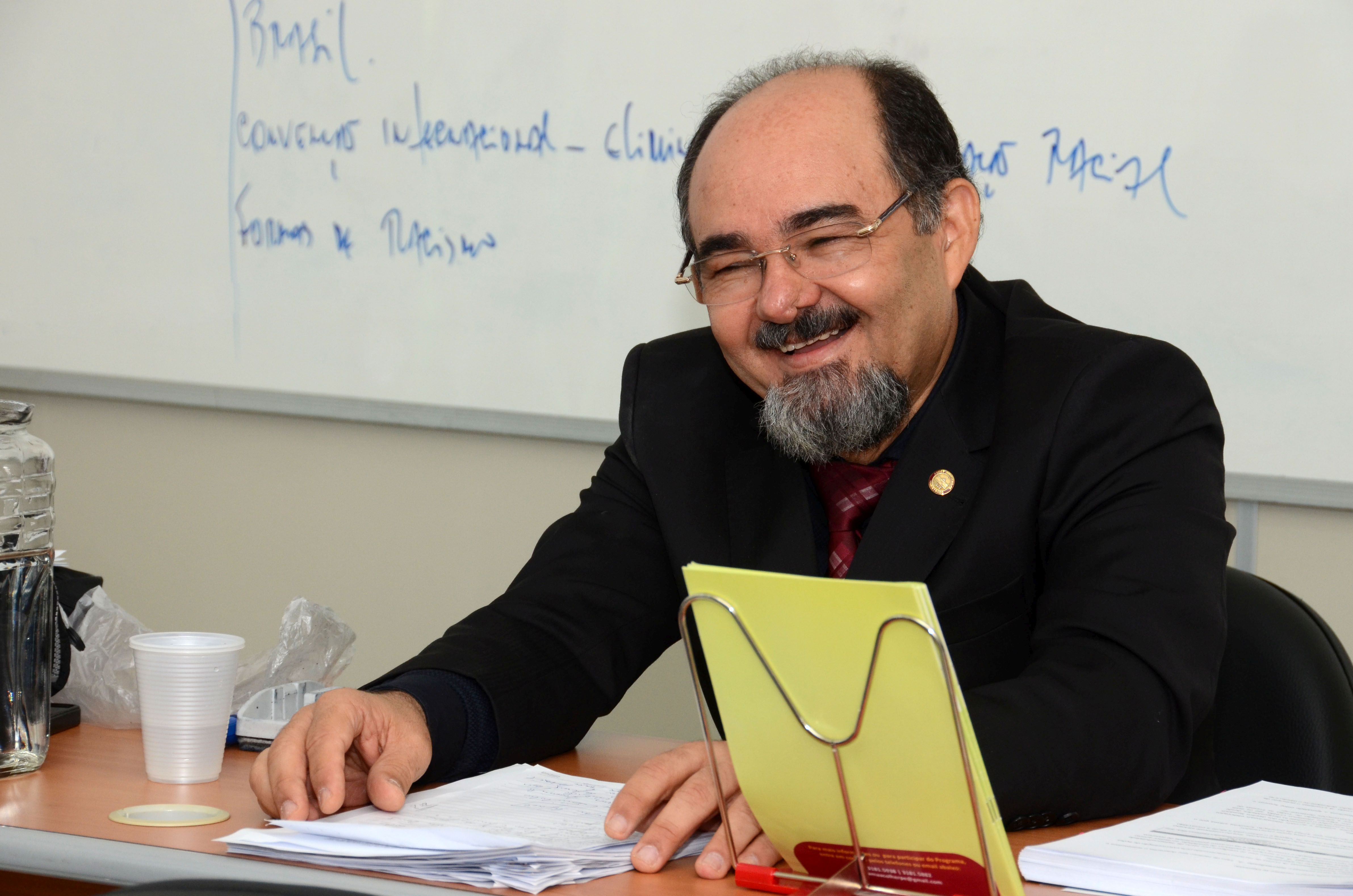 Dr. Teodomiro Noronha ministra aula para magistrados