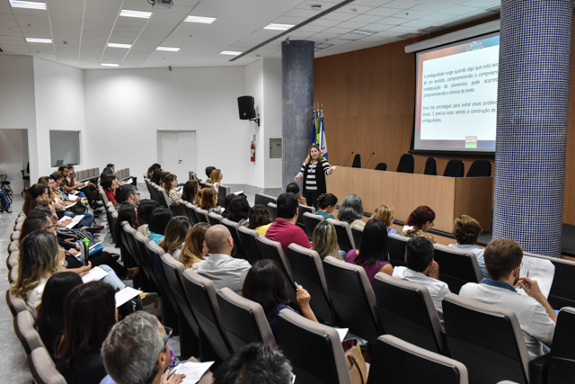 Curso de Português é ministrado na Esmape