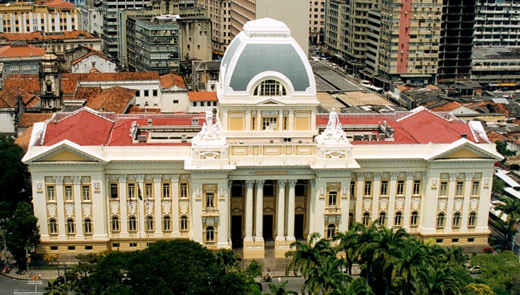 Palácio da Justiça de Pernambuco retratado na imagem