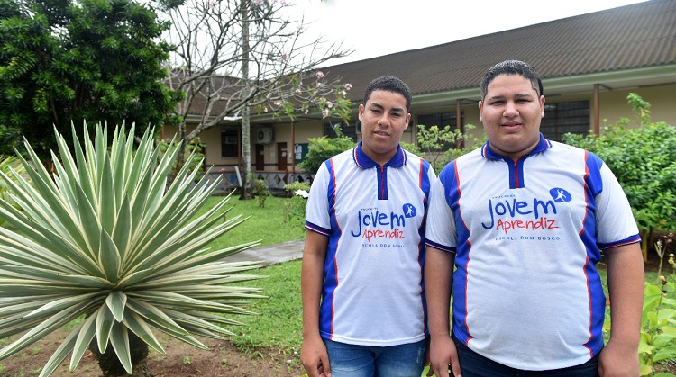Dois jovens aprendizes na Comarca de Paulista