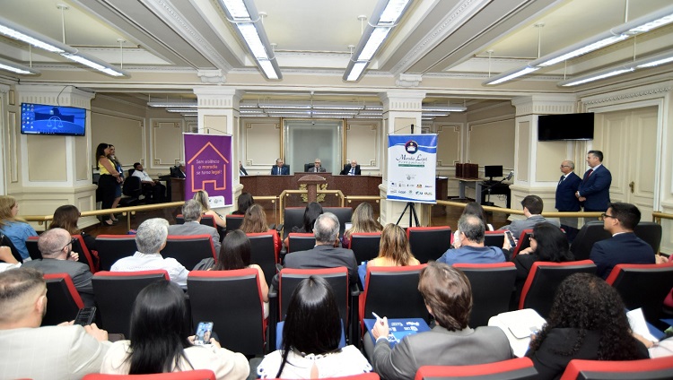 Integrantes de tribunais estaduais participam de visita técnica sobre o Moradia Legal