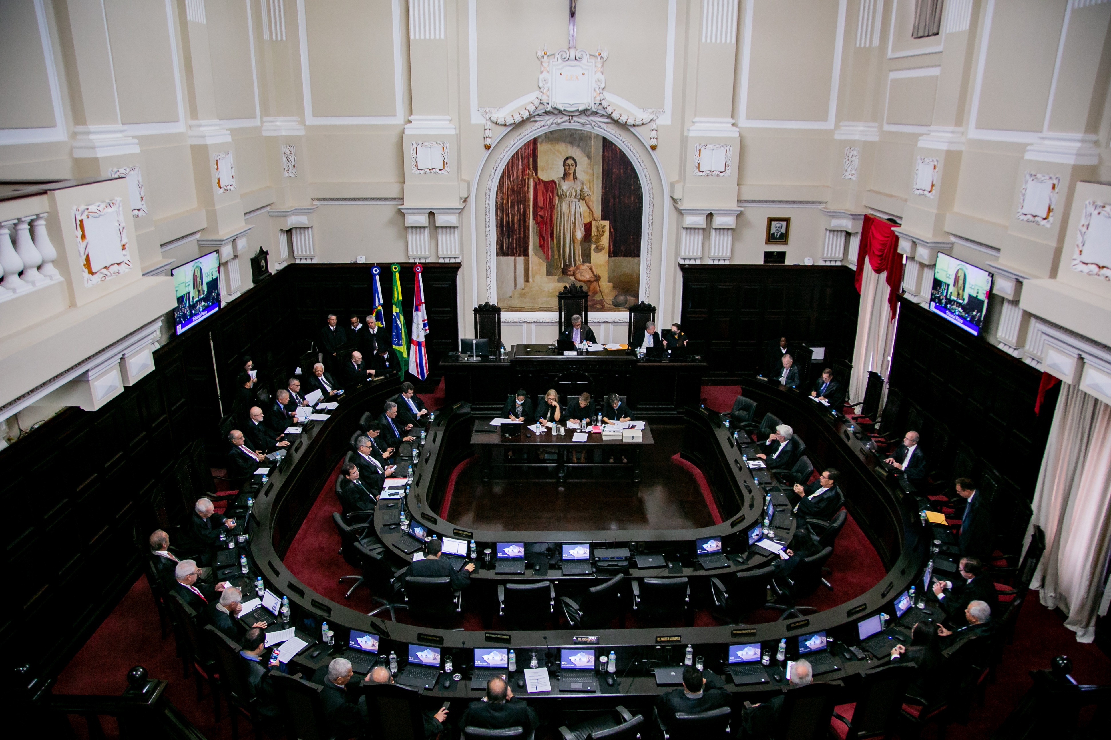 Sessão do Pleno do TJPE no dia 25 de janeiro de 2024. Os desembargadores e as desembargadoras realizaram votação de promoção e remoção de juízes(as). 