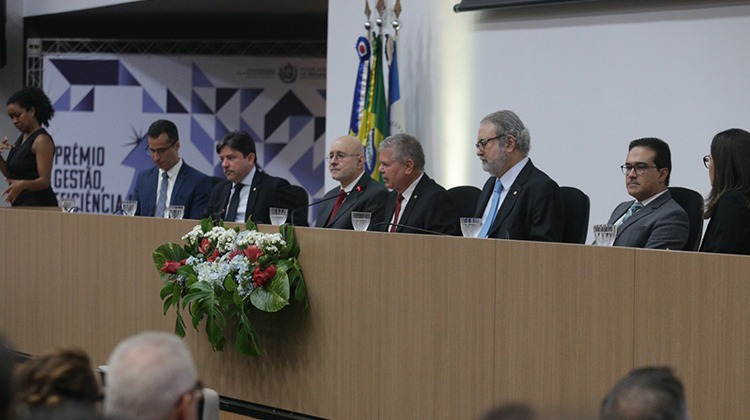 Mesa de honra da cerimônia de entrega do Prêmio