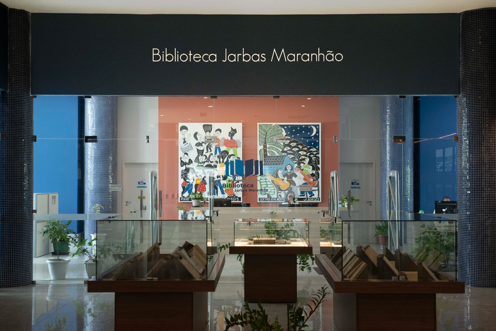 Entrada da Biblioteca Jarbas Maranhão, na Escola Judicial de Pernambuco. 