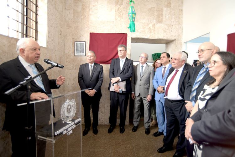 Foto da notícia - Presidência e 2ª Vice-Presidência do TJPE inauguram as novas instalações do Cartris da instituição
