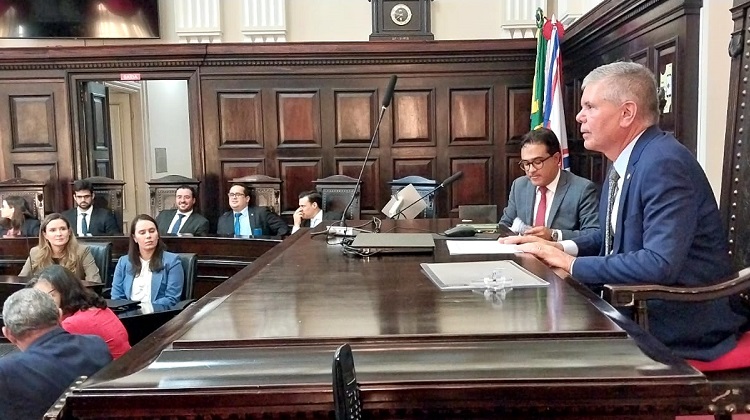 Juízes e juízas com o presidente do TJPE no Palácio da Justiça