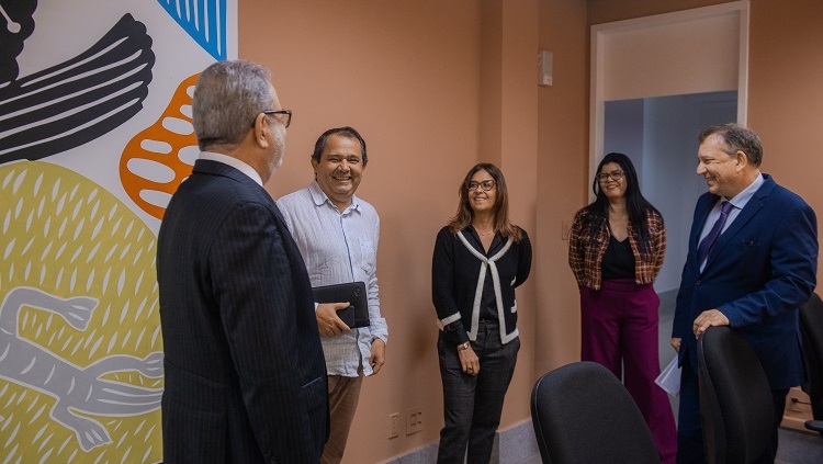 Integrantes da Esmape e da UFPE durante visita na Escola Judicial