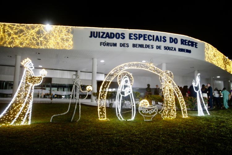 Foto da notícia - TJPE inaugura iluminação natalina na Central dos Juizados Especiais 