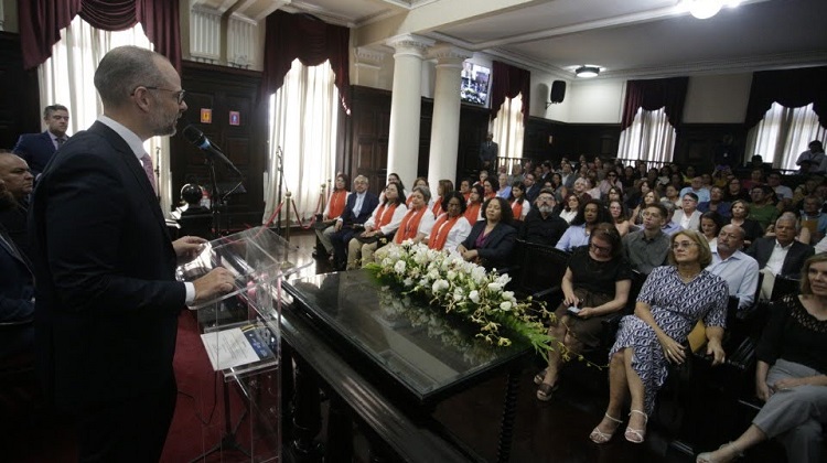 Secretário de Gestão de Pessoas agradecendo a  servidoras e servidores pela contribuição ao Judiciário pernambucano