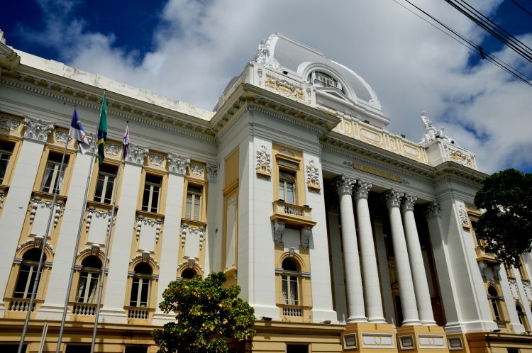 Fachada do Palácio da Justiça, edifício-sede do Tribunal de Justiça de Pernambuco. 